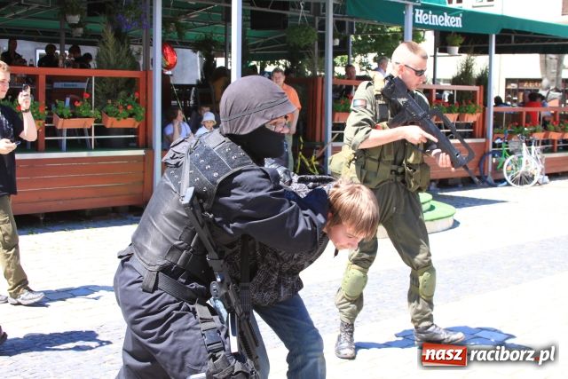 Zdjęcie w galerii na portalu naszraciborz.pl: Amfibia z Kanady w Raciborzu wiadomości z regionu