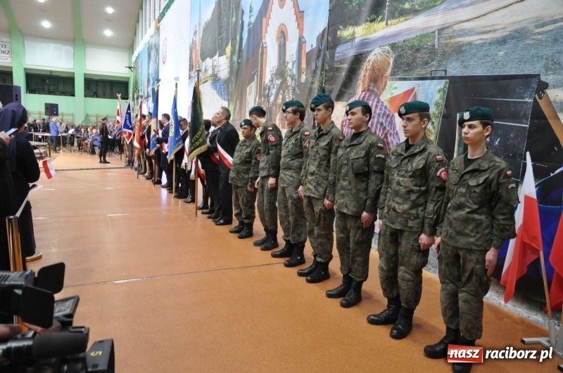 Zdjęcie w galerii na portalu naszraciborz.pl: Prezydent RP Andrzej Duda w Raciborzu. Było o Odrze, polskim ruchu narodowym i smogu  wiadomości z regionu