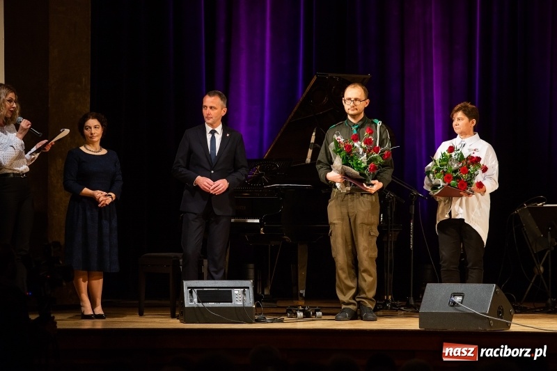 Zdjęcie w galerii na portalu naszraciborz.pl: Wręczono raciborskie Laury Wolontariatu 2018  wiadomości z regionu