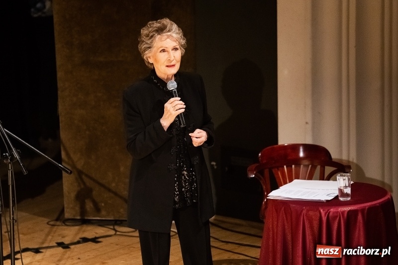 Zdjęcie w galerii na portalu naszraciborz.pl: Irena Santor wystąpiła w Raciborskim Centrum Kultury wiadomości z regionu