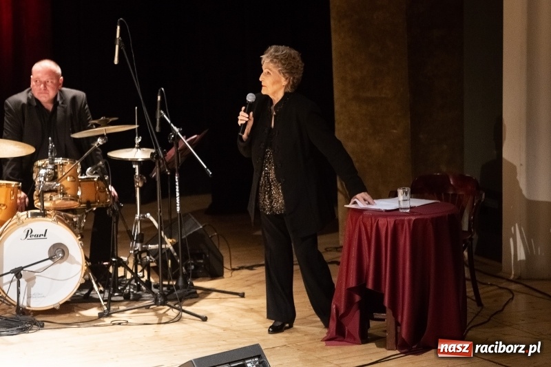 Zdjęcie w galerii na portalu naszraciborz.pl: Irena Santor wystąpiła w Raciborskim Centrum Kultury wiadomości z regionu