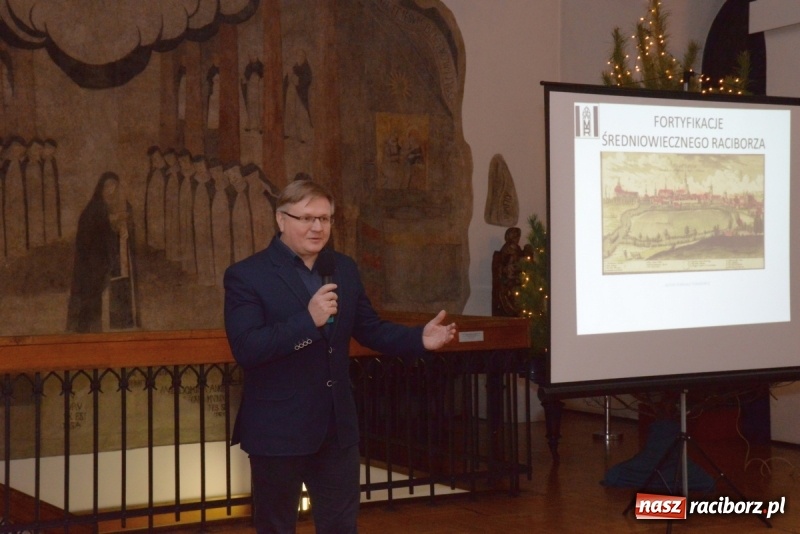 Zdjęcie w galerii na portalu naszraciborz.pl: Fortyfikacje średniowiecznego Raciborza na wystawie w raciborskim Muzeum  wiadomości z regionu