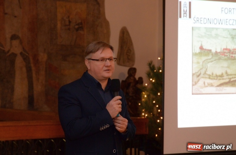 Zdjęcie w galerii na portalu naszraciborz.pl: Fortyfikacje średniowiecznego Raciborza na wystawie w raciborskim Muzeum  wiadomości z regionu