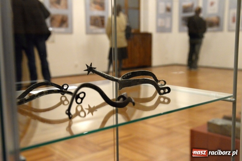 Zdjęcie w galerii na portalu naszraciborz.pl: Fortyfikacje średniowiecznego Raciborza na wystawie w raciborskim Muzeum  wiadomości z regionu