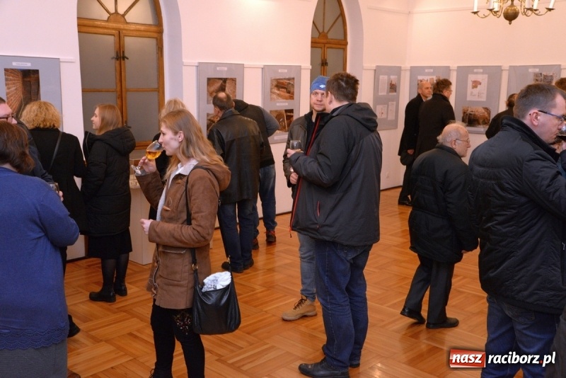 Zdjęcie w galerii na portalu naszraciborz.pl: Fortyfikacje średniowiecznego Raciborza na wystawie w raciborskim Muzeum  wiadomości z regionu