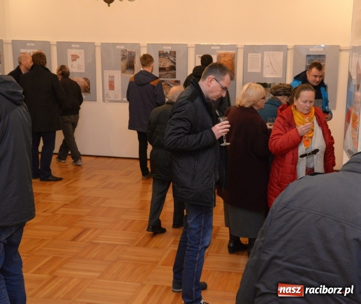 Zdjęcie w galerii na portalu naszraciborz.pl: Fortyfikacje średniowiecznego Raciborza na wystawie w raciborskim Muzeum  wiadomości z regionu