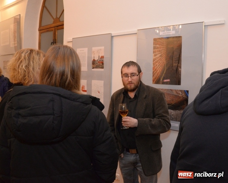 Zdjęcie w galerii na portalu naszraciborz.pl: Fortyfikacje średniowiecznego Raciborza na wystawie w raciborskim Muzeum  wiadomości z regionu