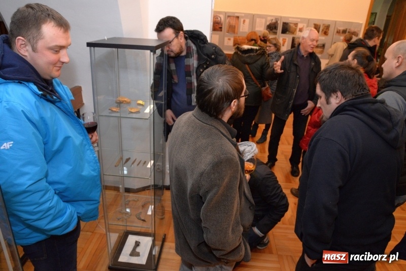 Zdjęcie w galerii na portalu naszraciborz.pl: Fortyfikacje średniowiecznego Raciborza na wystawie w raciborskim Muzeum  wiadomości z regionu
