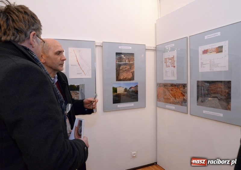 Zdjęcie w galerii na portalu naszraciborz.pl: Fortyfikacje średniowiecznego Raciborza na wystawie w raciborskim Muzeum  wiadomości z regionu