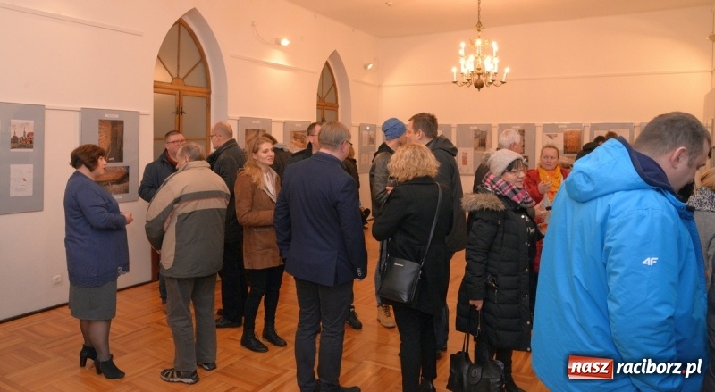 Zdjęcie w galerii na portalu naszraciborz.pl: Fortyfikacje średniowiecznego Raciborza na wystawie w raciborskim Muzeum  wiadomości z regionu