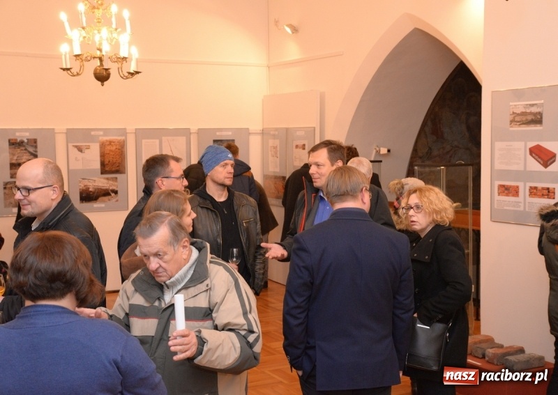 Zdjęcie w galerii na portalu naszraciborz.pl: Fortyfikacje średniowiecznego Raciborza na wystawie w raciborskim Muzeum  wiadomości z regionu