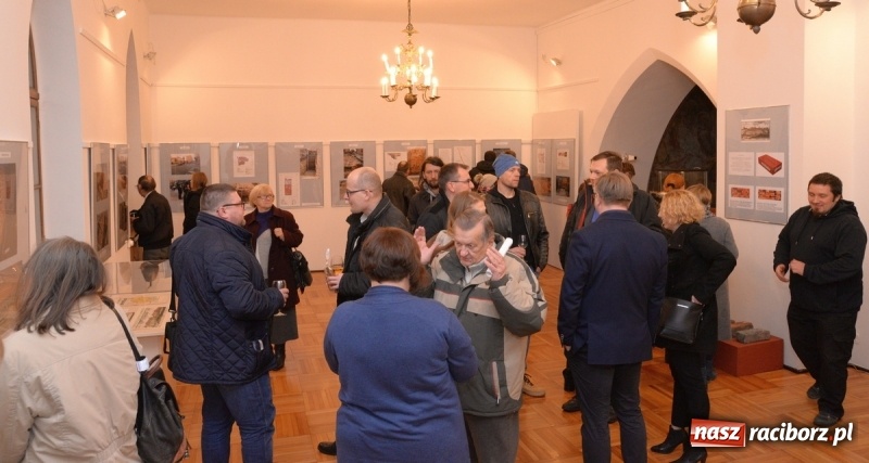 Zdjęcie w galerii na portalu naszraciborz.pl: Fortyfikacje średniowiecznego Raciborza na wystawie w raciborskim Muzeum  wiadomości z regionu
