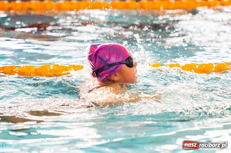 Zdjęcie w galerii na portalu naszraciborz.pl: Mikołajkowe Zawody Pływackie w ZSOMS w Raciborzu wiadomości z regionu
