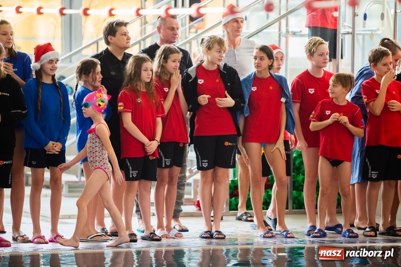 Zdjęcie w galerii na portalu naszraciborz.pl: Mikołajkowe Zawody Pływackie w ZSOMS w Raciborzu wiadomości z regionu