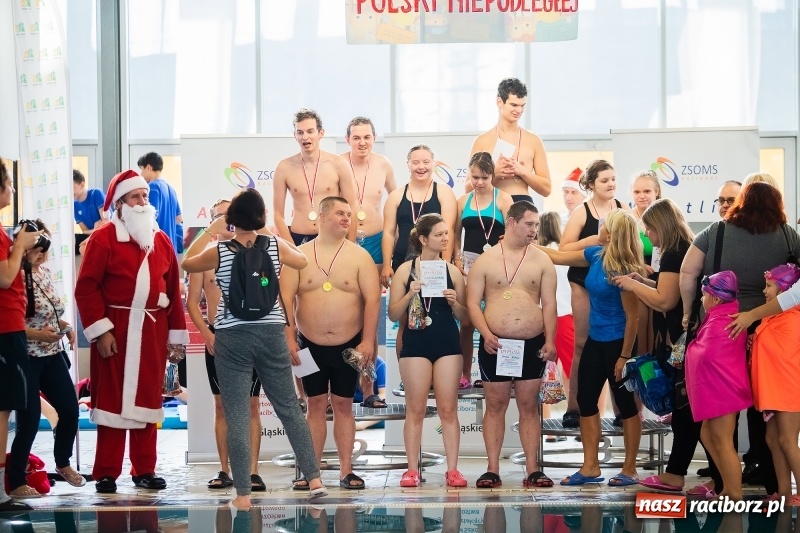 Zdjęcie w galerii na portalu naszraciborz.pl: Mikołajkowe Zawody Pływackie w ZSOMS w Raciborzu wiadomości z regionu