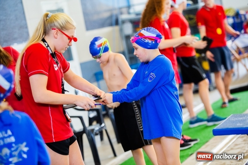 Zdjęcie w galerii na portalu naszraciborz.pl: Mikołajkowe Zawody Pływackie w ZSOMS w Raciborzu wiadomości z regionu