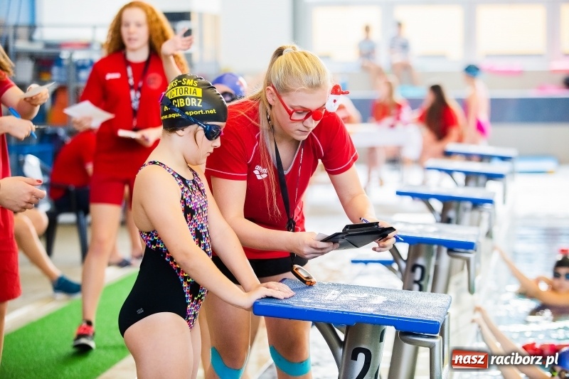 Zdjęcie w galerii na portalu naszraciborz.pl: Mikołajkowe Zawody Pływackie w ZSOMS w Raciborzu wiadomości z regionu