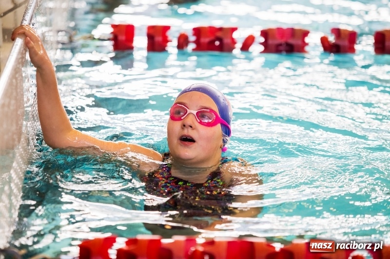 Zdjęcie w galerii na portalu naszraciborz.pl: Mikołajkowe Zawody Pływackie w ZSOMS w Raciborzu wiadomości z regionu