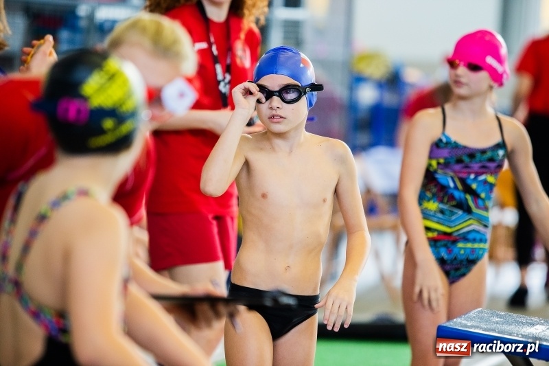 Zdjęcie w galerii na portalu naszraciborz.pl: Mikołajkowe Zawody Pływackie w ZSOMS w Raciborzu wiadomości z regionu