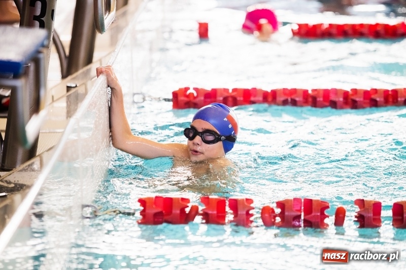 Zdjęcie w galerii na portalu naszraciborz.pl: Mikołajkowe Zawody Pływackie w ZSOMS w Raciborzu wiadomości z regionu