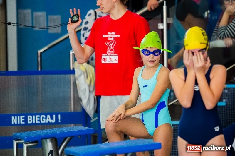 Zdjęcie w galerii na portalu naszraciborz.pl: Mikołajkowe Zawody Pływackie w ZSOMS w Raciborzu wiadomości z regionu
