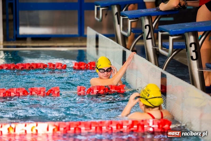 Zdjęcie w galerii na portalu naszraciborz.pl: Mikołajkowe Zawody Pływackie w ZSOMS w Raciborzu wiadomości z regionu