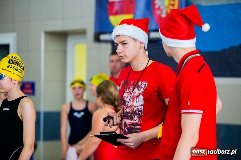 Zdjęcie w galerii na portalu naszraciborz.pl: Mikołajkowe Zawody Pływackie w ZSOMS w Raciborzu wiadomości z regionu