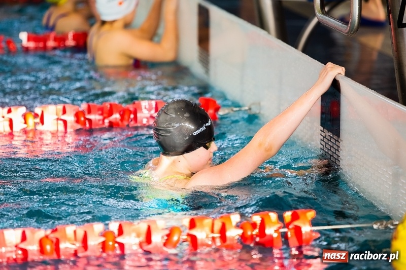 Zdjęcie w galerii na portalu naszraciborz.pl: Mikołajkowe Zawody Pływackie w ZSOMS w Raciborzu wiadomości z regionu