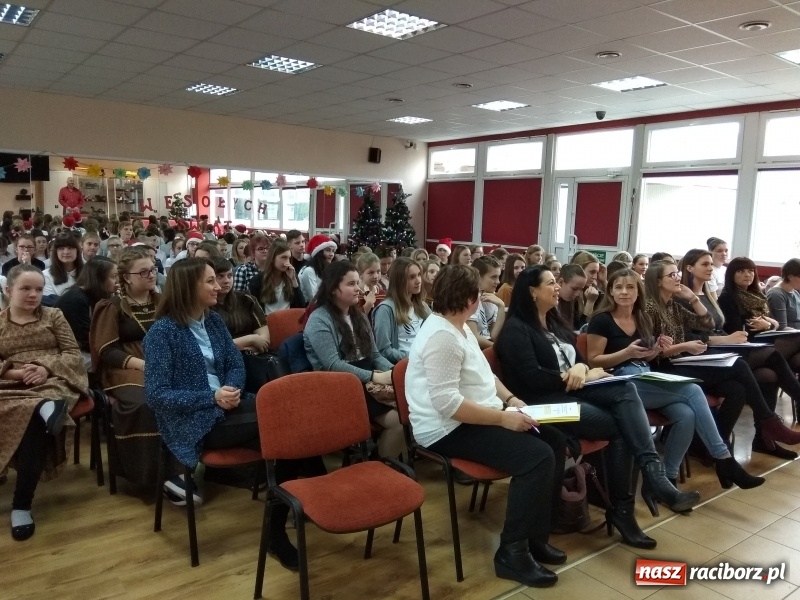 Zdjęcie w galerii na portalu naszraciborz.pl: Mistrzynie i mistrzowie fletu rywalizowali w Raciborzu  wiadomości z regionu