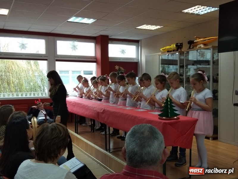 Zdjęcie w galerii na portalu naszraciborz.pl: Mistrzynie i mistrzowie fletu rywalizowali w Raciborzu  wiadomości z regionu