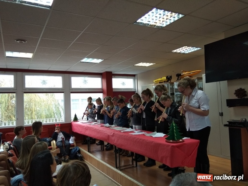 Zdjęcie w galerii na portalu naszraciborz.pl: Mistrzynie i mistrzowie fletu rywalizowali w Raciborzu  wiadomości z regionu
