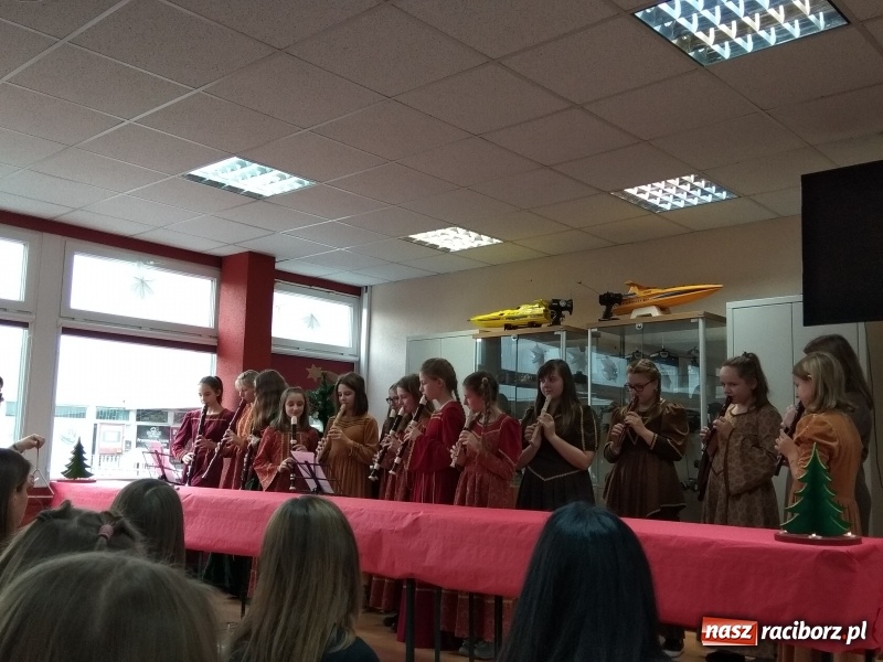 Zdjęcie w galerii na portalu naszraciborz.pl: Mistrzynie i mistrzowie fletu rywalizowali w Raciborzu  wiadomości z regionu