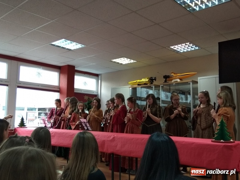 Zdjęcie w galerii na portalu naszraciborz.pl: Mistrzynie i mistrzowie fletu rywalizowali w Raciborzu  wiadomości z regionu