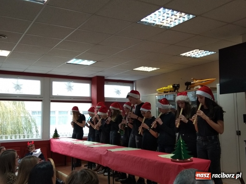 Zdjęcie w galerii na portalu naszraciborz.pl: Mistrzynie i mistrzowie fletu rywalizowali w Raciborzu  wiadomości z regionu