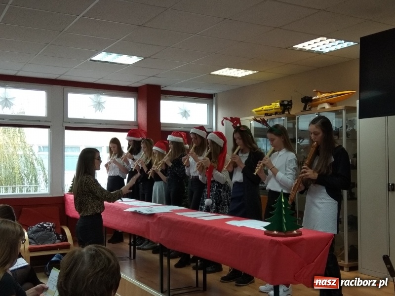 Zdjęcie w galerii na portalu naszraciborz.pl: Mistrzynie i mistrzowie fletu rywalizowali w Raciborzu  wiadomości z regionu