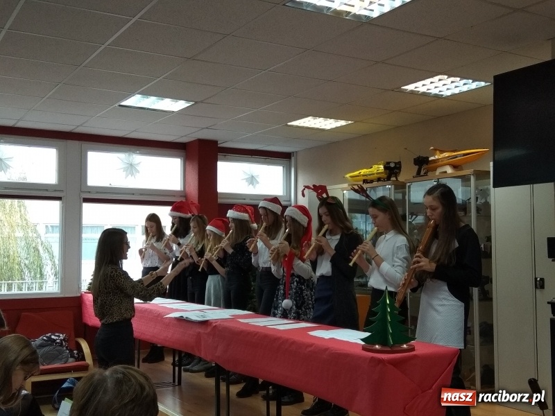 Zdjęcie w galerii na portalu naszraciborz.pl: Mistrzynie i mistrzowie fletu rywalizowali w Raciborzu  wiadomości z regionu