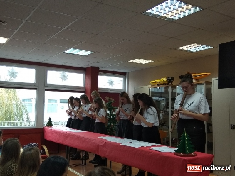 Zdjęcie w galerii na portalu naszraciborz.pl: Mistrzynie i mistrzowie fletu rywalizowali w Raciborzu  wiadomości z regionu