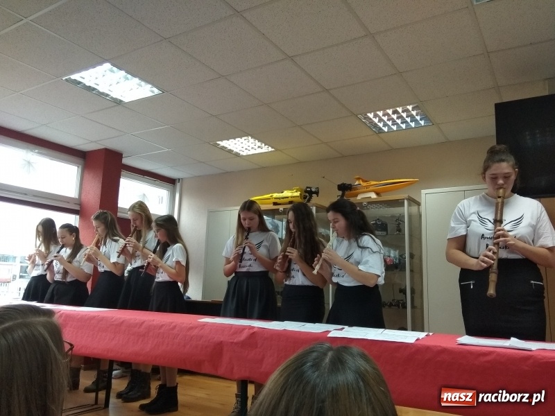 Zdjęcie w galerii na portalu naszraciborz.pl: Mistrzynie i mistrzowie fletu rywalizowali w Raciborzu  wiadomości z regionu
