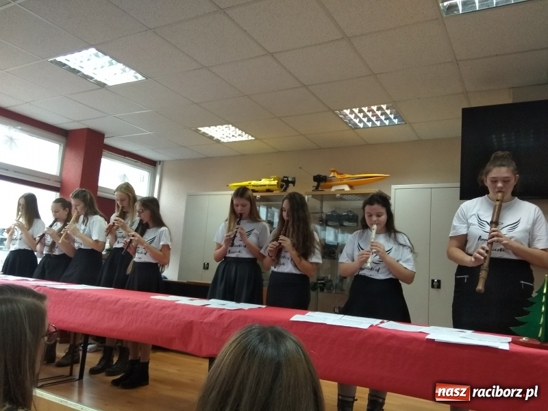 Zdjęcie w galerii na portalu naszraciborz.pl: Mistrzynie i mistrzowie fletu rywalizowali w Raciborzu  wiadomości z regionu