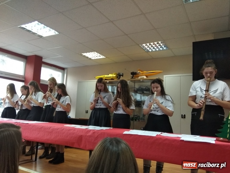 Zdjęcie w galerii na portalu naszraciborz.pl: Mistrzynie i mistrzowie fletu rywalizowali w Raciborzu  wiadomości z regionu