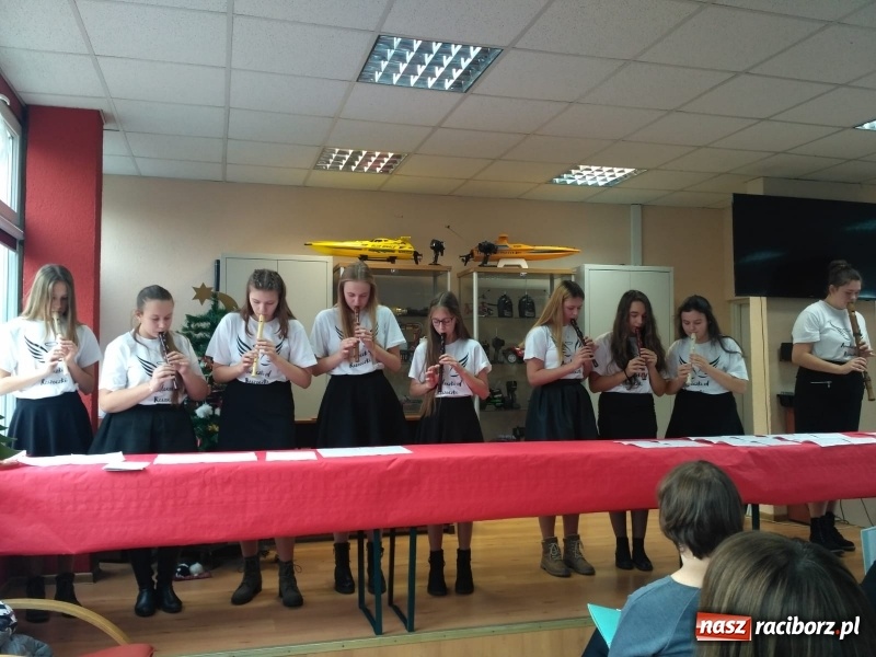 Zdjęcie w galerii na portalu naszraciborz.pl: Mistrzynie i mistrzowie fletu rywalizowali w Raciborzu  wiadomości z regionu
