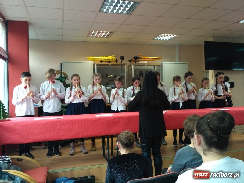 Zdjęcie w galerii na portalu naszraciborz.pl: Mistrzynie i mistrzowie fletu rywalizowali w Raciborzu  wiadomości z regionu