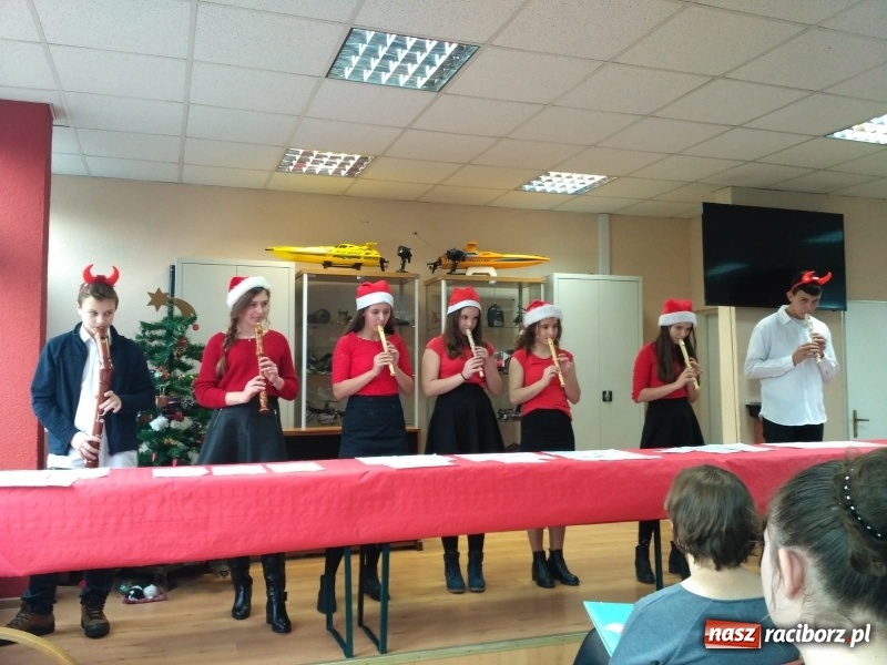 Zdjęcie w galerii na portalu naszraciborz.pl: Mistrzynie i mistrzowie fletu rywalizowali w Raciborzu  wiadomości z regionu