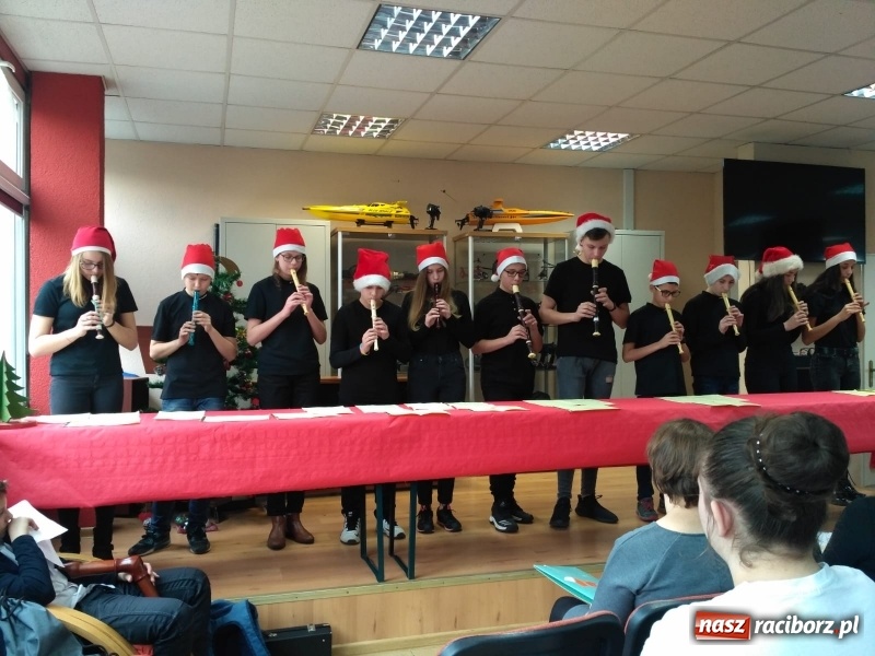 Zdjęcie w galerii na portalu naszraciborz.pl: Mistrzynie i mistrzowie fletu rywalizowali w Raciborzu  wiadomości z regionu