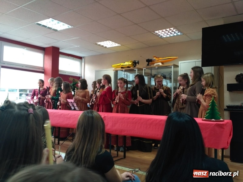 Zdjęcie w galerii na portalu naszraciborz.pl: Mistrzynie i mistrzowie fletu rywalizowali w Raciborzu  wiadomości z regionu