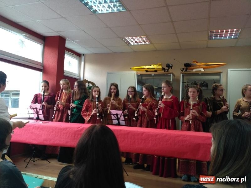 Zdjęcie w galerii na portalu naszraciborz.pl: Mistrzynie i mistrzowie fletu rywalizowali w Raciborzu  wiadomości z regionu