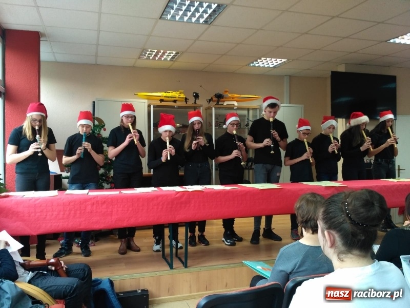 Zdjęcie w galerii na portalu naszraciborz.pl: Mistrzynie i mistrzowie fletu rywalizowali w Raciborzu  wiadomości z regionu