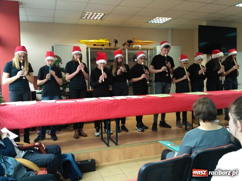 Zdjęcie w galerii na portalu naszraciborz.pl: Mistrzynie i mistrzowie fletu rywalizowali w Raciborzu  wiadomości z regionu