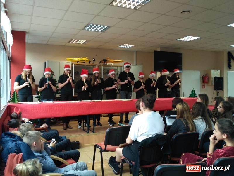 Zdjęcie w galerii na portalu naszraciborz.pl: Mistrzynie i mistrzowie fletu rywalizowali w Raciborzu  wiadomości z regionu