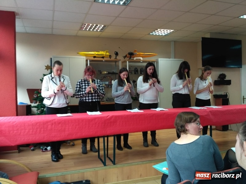 Zdjęcie w galerii na portalu naszraciborz.pl: Mistrzynie i mistrzowie fletu rywalizowali w Raciborzu  wiadomości z regionu